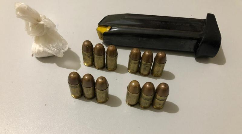 PRF prende homem por porte ilegal de acessório de arma de fogo e entorpecente