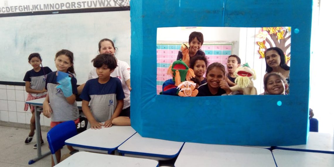 Crianças de Felipe Camarão utilizam teatro de fantoches para desenvolver a leitura