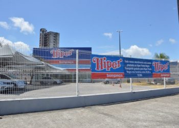 Hiper Bompreço da Prudente de Morais suspende atividades e surpreende clientes e lojistas
