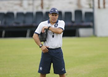 Santa Cruz de Natal oficializa contratação de técnico Léo Goiano