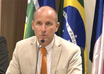 UFRN recebe visita e palestra de ministro da Embaixada da França