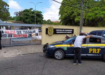 Com delegacias fechadas, PRF leva preso para o Comando da PM em Natal