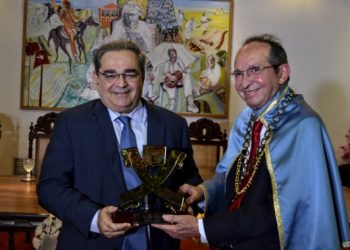 Prefeito Álvaro Dias recebe título de Mecenas da Cultura Potiguar