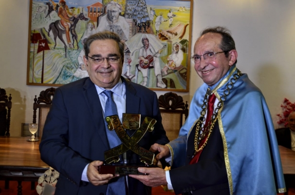 Prefeito Álvaro Dias recebe título de Mecenas da Cultura Potiguar
