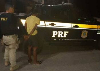 PRF apreende 3 Kg de um pó branco com suspeita de ser cocaína