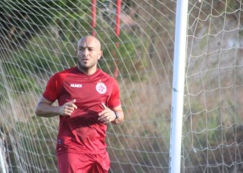 Leandro Melo se reapresenta e elogia elenco alvirrubro