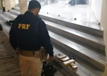 Três homens são presos com droga e arma na BR 101