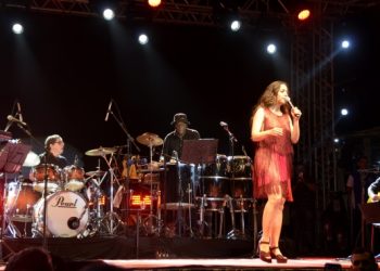 Natal em Natal: Roberta Sá e Carlos Zens comandam última noite do Polo Deodoro