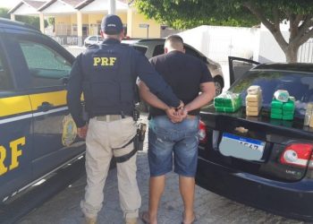 Homem é preso com 20 kg de droga em Acari