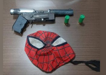 Mascarado de ‘Homem-Aranha’, assaltante é espancado pela população na Grande Natal