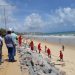 Acessos precários à praia de Ponta Negra são retirados pela Prefeitura de Natal