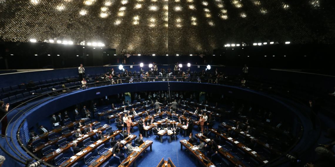 Senado aprova lei com medidas de contenção do coronavírus no Brasil