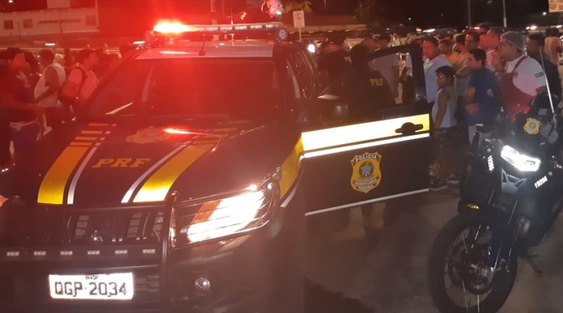 PRF prende em Parnamirim/RN dois homens com arma e motocicleta clonada