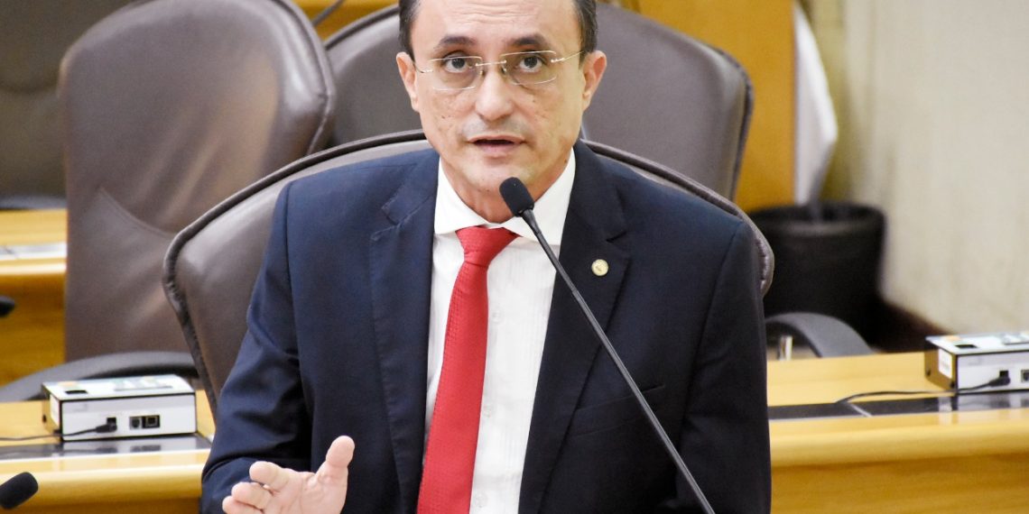 Souza defende redução de carga horária para servidor com necessidades especiais