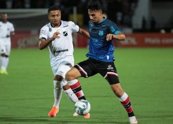 ABC fica com um a menos, sofre gol no último lance e perde para o Santa/PE