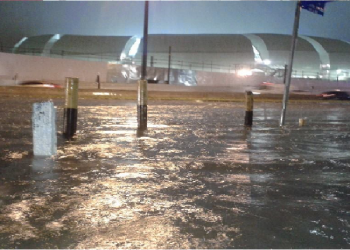 Chuva forma “rio” nas imediações da Arena das Dunas: já são 51 mm em 24 horas