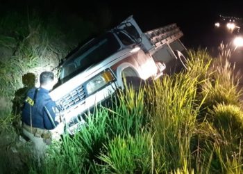 Caminhão roubado em Cerro Corá é recuperado na BR 101 em Canguaretama
