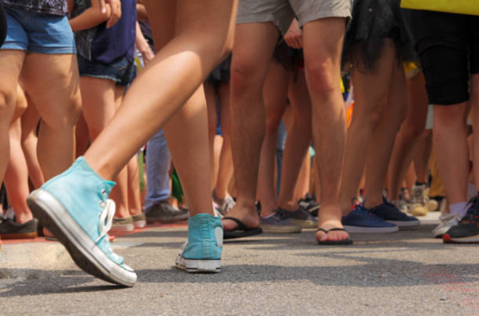 Como prevenir ou reduzir a dor nas pernas e pés no Carnaval