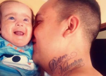 Família de bebê com síndrome raríssima faz campanha online por recursos