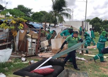 Prefeitura de Natal remove ocupações irregulares em Praça de Cidade Alta