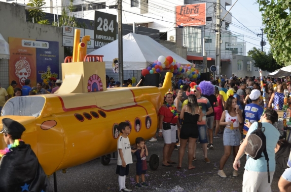Carnaval de Natal: Submarino Amarelo homenageia Beatles em ritmo de carnaval