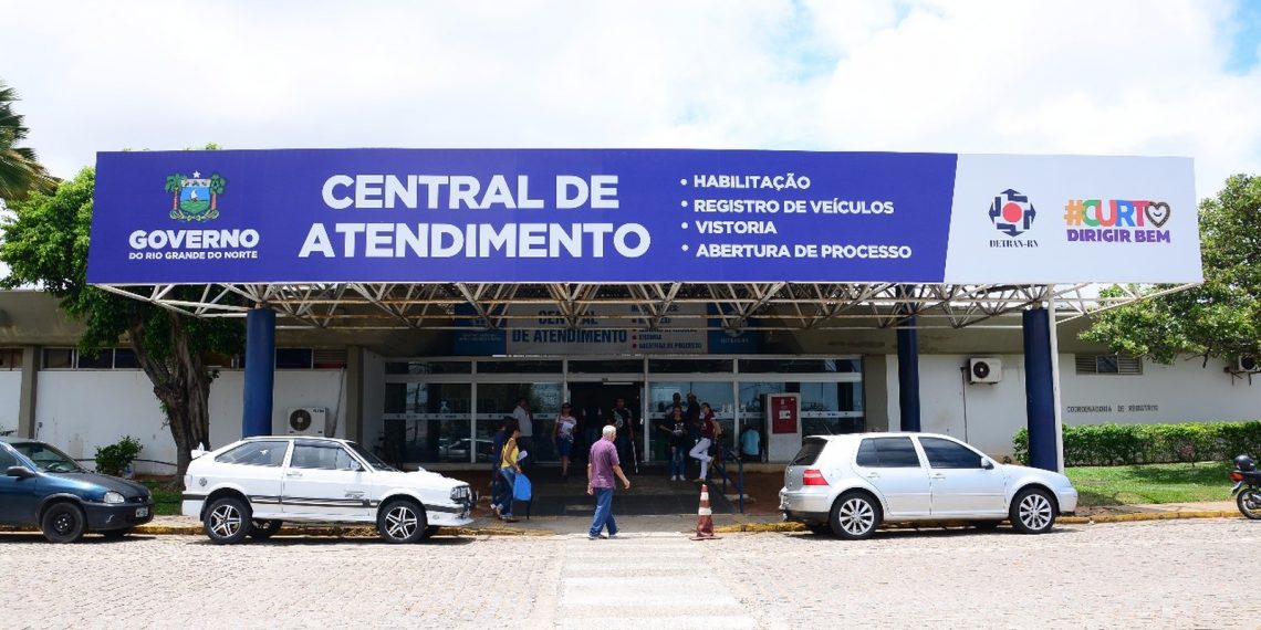 Operação da Polícia Civil afasta 5 servidores do Detran-RN por suspeita de corrupção