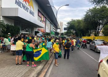 Apoiadores pró-governo Bolsonaro fazem mobilização em Natal na tarde deste domingo
