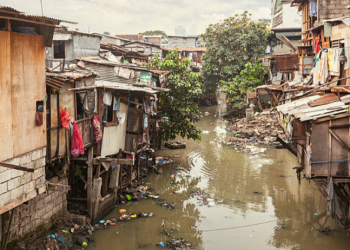 ‘Pula no esgoto e nada acontece’: Brasil tem mais de 300 mil internações por ano por doenças causadas por falta de saneamento