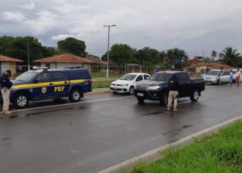 PRF e DER fazem operação conjunta na BR 101 para coibir o transporte irregular de passageiros