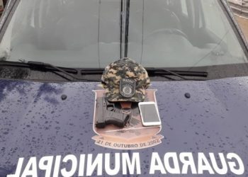 Guarda Municipal detém dois homens e apreende simulacro de pistola