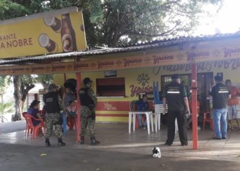 Guarda Municipal age cumprindo decreto de suspensão do funcionamento de bares e feiras em Natal