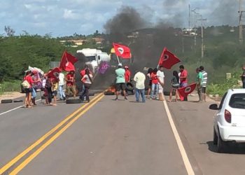 MST bloqueia rodovias no RN; BRs 304 e 406 estão fechadas, confirma PRF