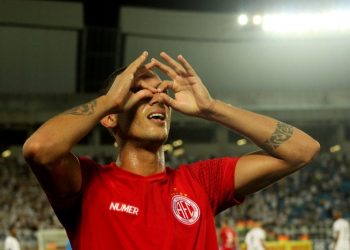 O atacante Tiago Orobó assina com o Fortaleza e deixa o América