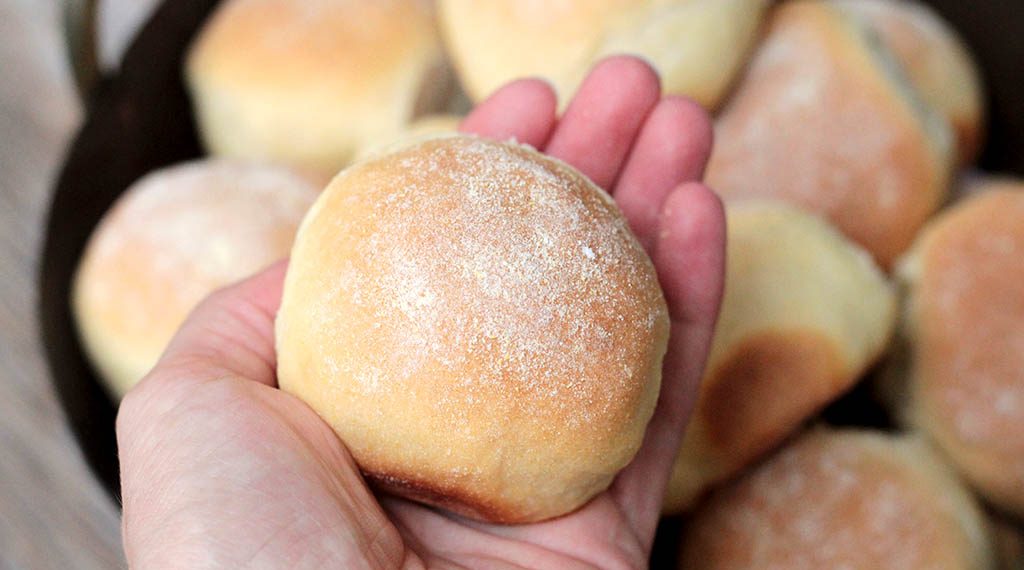 Domingando com a criançada: pãezinhos de farinha de milho e iogurte