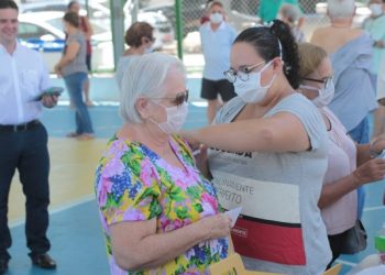 Idosos de Natal poderão receber vacina nos condomínios que residem