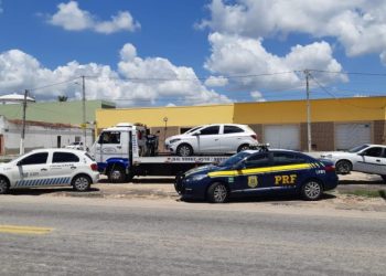 PRF e DER fazem operação conjunta para coibir o transporte clandestino na região seridó do Estado