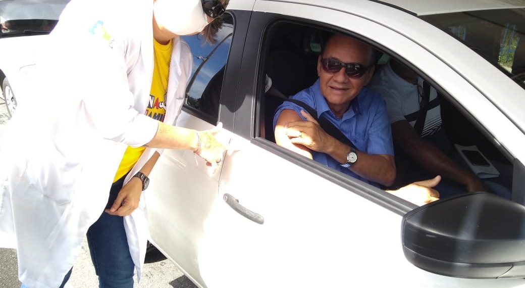 Parnamirim adere ao sistema drive-thru para vacinação aos idosos contra a Influenza