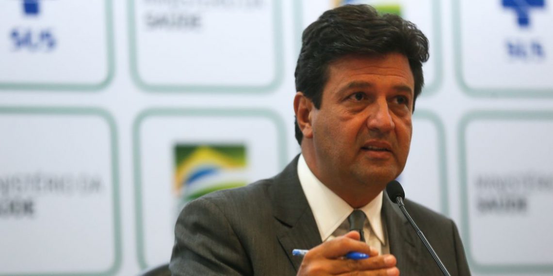 Sistema de saúde pode entrar em colapso em abril, diz ministro