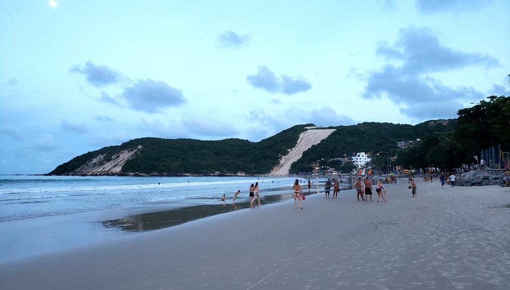 Coronavírus: decreto limita uso de praias no RN para atividades físicas individuais; cadeiras e mesas estão proibidas