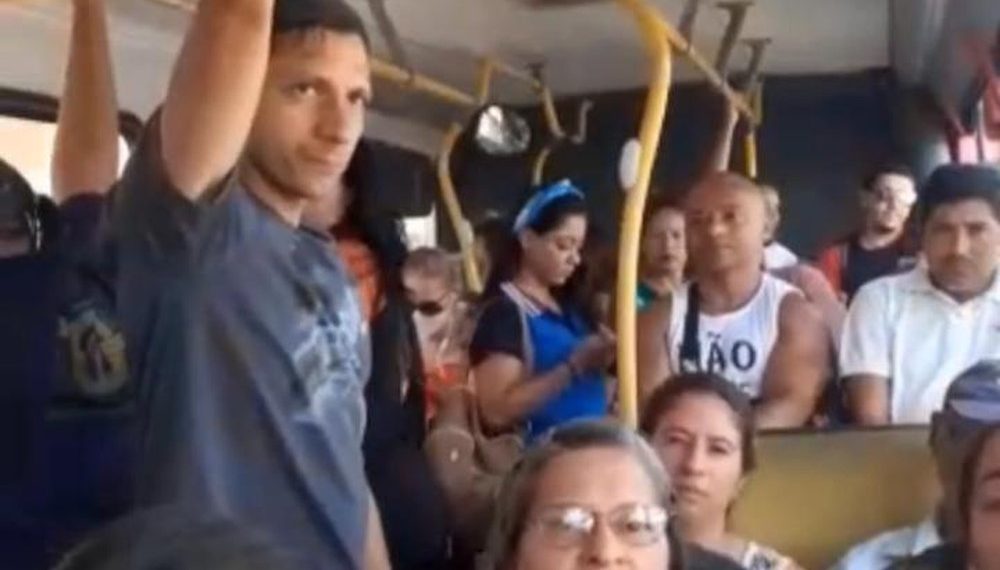Tiro no pé: com frota reduzida por causa do coronavírus, ônibus circulam lotados em Natal