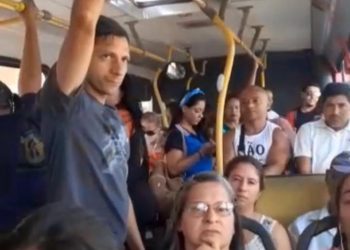 Tiro no pé: com frota reduzida por causa do coronavírus, ônibus circulam lotados em Natal