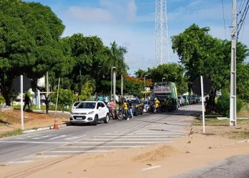 Manifestantes fazem carreata em Natal pedindo intervenção militar e reabertura do comércio