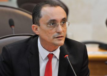 Souza requer distribuição de alimentos para instituições de idosos no Estado