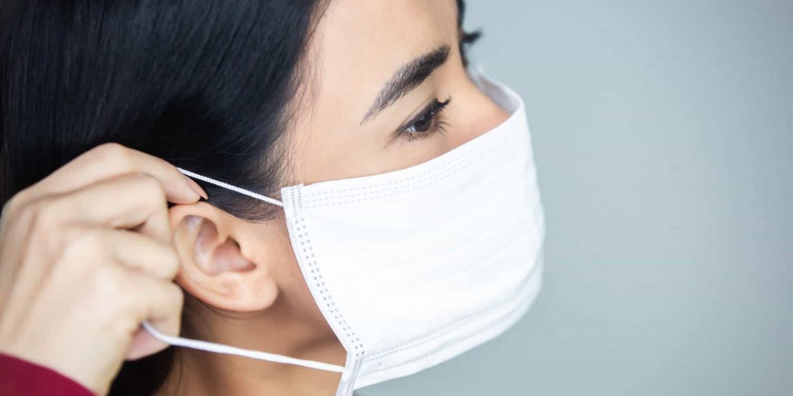 Aprenda a fazer a sua máscara de tecido em casa e a usá-la corretamente