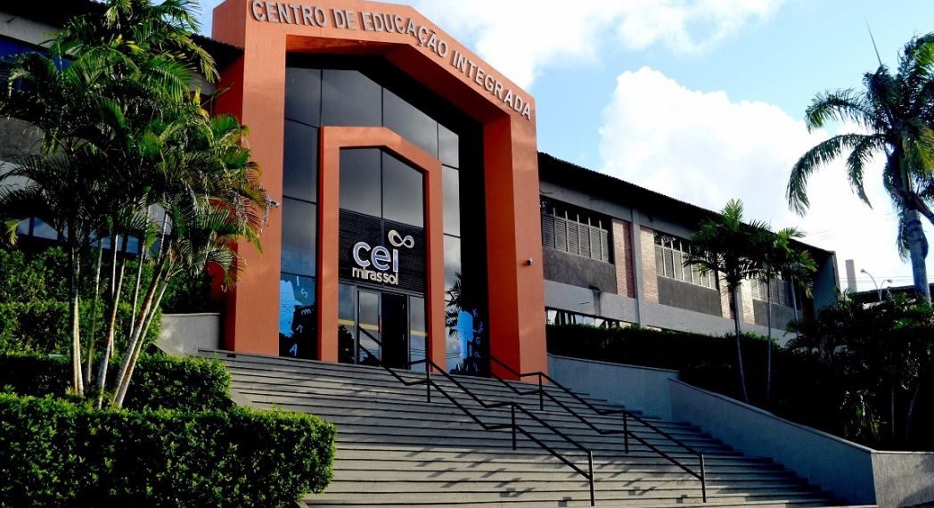 Alunos de duas das principais escolas de Natal usam a tecnologia como aliada estratégica para aprovação no ENEM