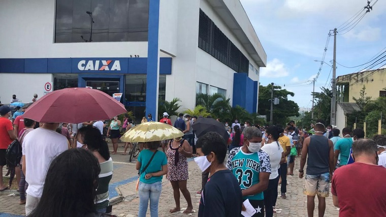 Natal volta a registrar longas filas para saque do auxílio emergencial neste sábado (2)