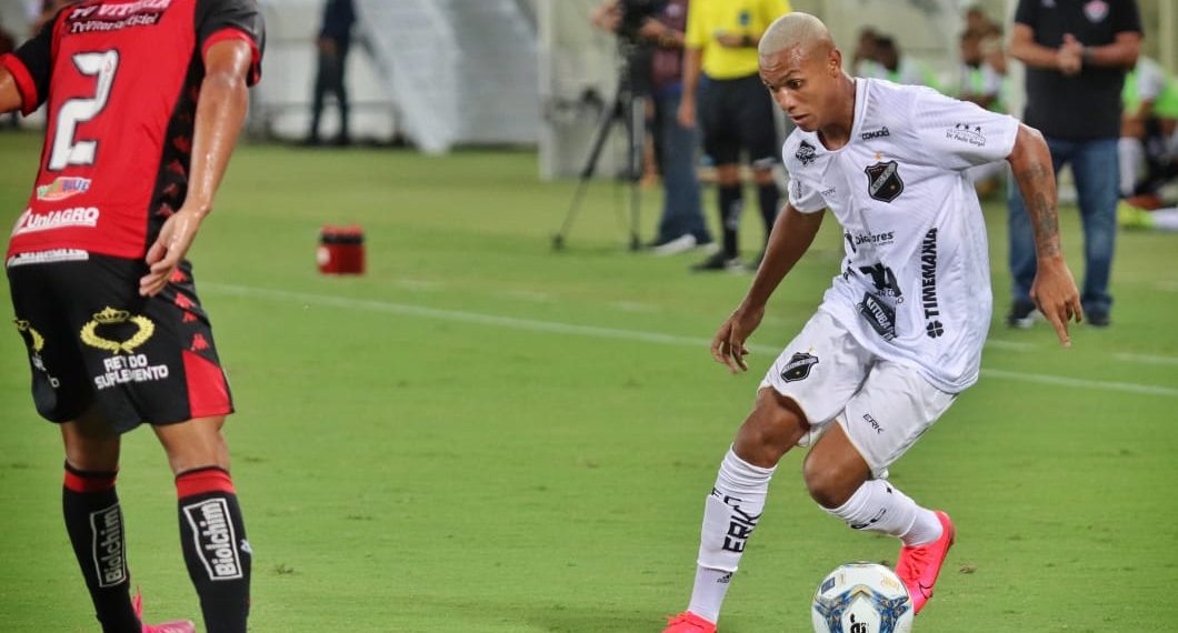 Igor Goularte acerta detalhes e fica no ABC