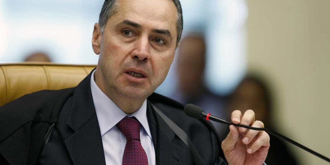 Ministro do STF avisa: “se descumprir decisão, Bolsonaro fica sujeito a impeachment”