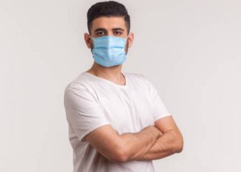 No Brasil, coronavírus afeta mais os jovens: faixa de 20 a 49 anos concentra casos, diz estudo