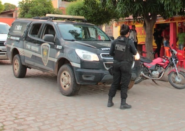 Polícia Civil prende suspeitos por homicídio e tráfico de drogas em Caraúbas